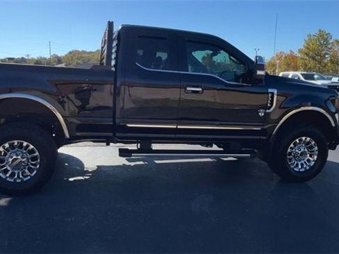 Used 2021 Ford F350 Lariat w/ Chrome Package image 9