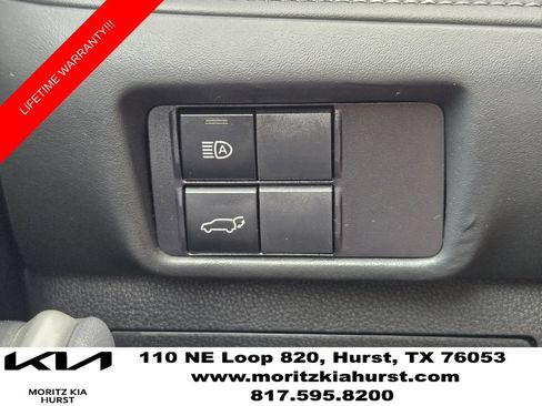 Used 2022 Toyota Highlander XLE FWD image 18