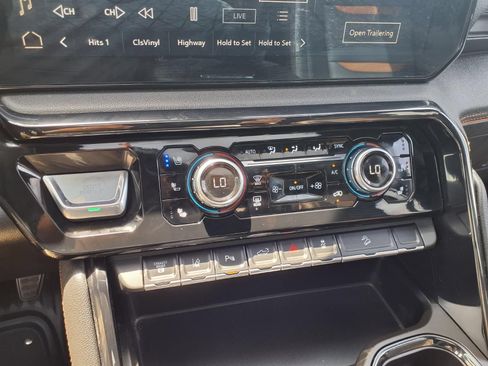 Used 2024 GMC Sierra 2500 AT4 w/ AT4 Premium Plus Package AWD/4WD image 11