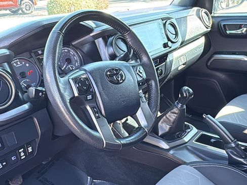 Used 2023 Toyota Tacoma TRD Off-Road image 19