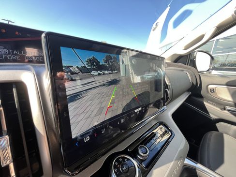 New 2025 Ford Expedition Active image 28