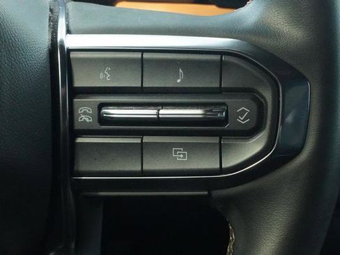 Used 2024 GMC Canyon AT4 w/ Technology Package image 16