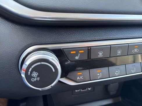 Used 2021 Nissan Altima 2.5 SV w/ SV Premium Package image 21