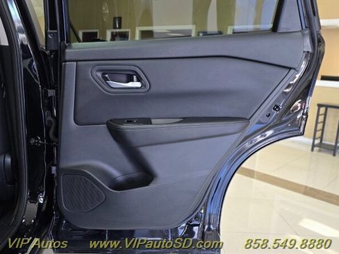Used 2025 Nissan Rogue SV image 14