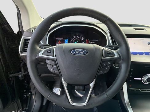 Used 2020 Ford Edge Titanium image 38