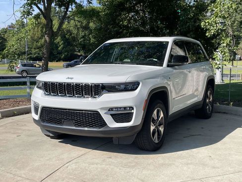 Used 2024 Jeep Grand Cherokee Limited 4xe AWD/4WD image 5