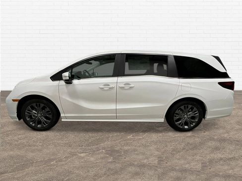 New 2026 Honda Odyssey Touring image 3