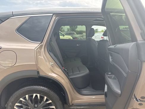 Used 2025 Nissan Rogue SL w/ Tech Package AWD/4WD image 23