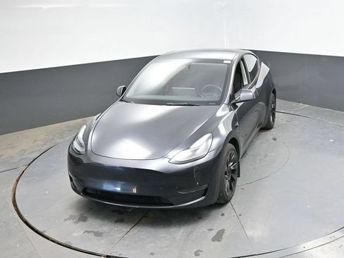 Used 2024 Tesla Model Y Long Range AWD/4WD image 31