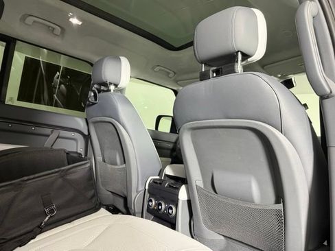 Used 2025 Land Rover Defender 110 X AWD/4WD image 30