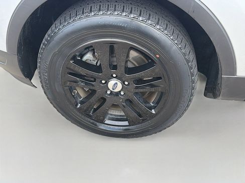 Used 2018 Ford Explorer XLT AWD/4WD image 32