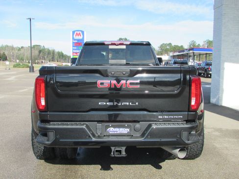 Used 2022 GMC Sierra 3500 Denali w/ Denali Ultimate Package image 8