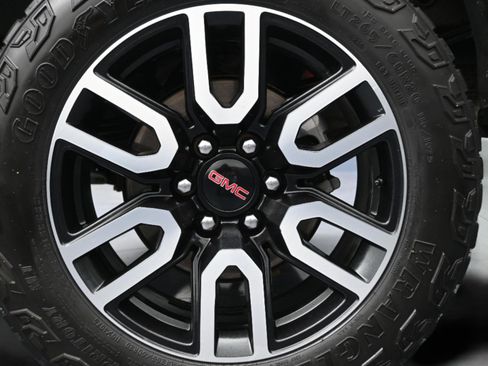 Used 2024 GMC Sierra 1500 AT4 w/ Technology Package image 32