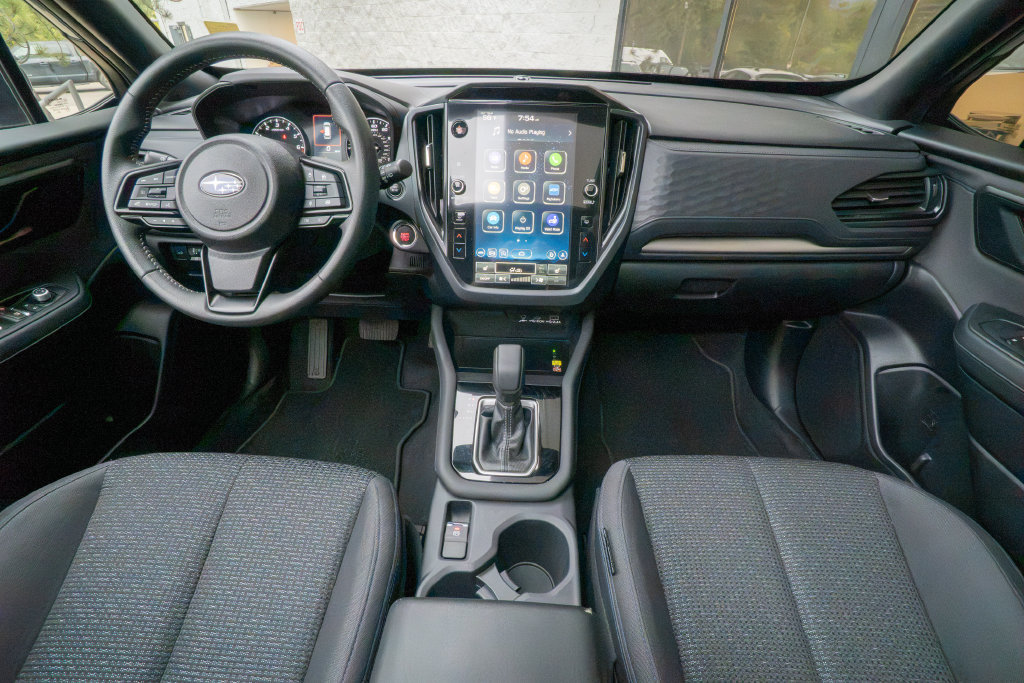Used 2025 Subaru Forester Premium AWD/4WD image 19