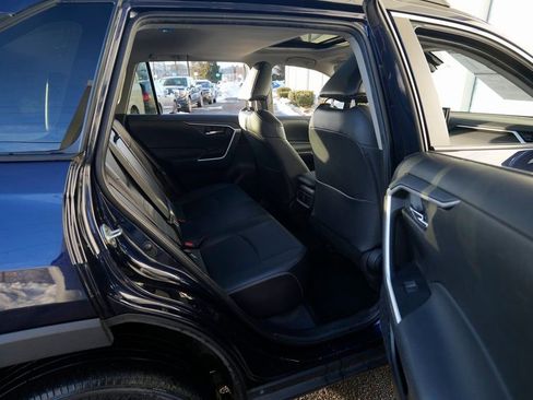 Used 2022 Toyota RAV4 XLE Premium image 29