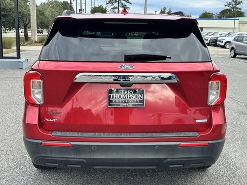 Used 2020 Ford Explorer XLT image 3