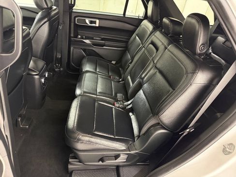 Used 2020 Ford Explorer XLT w/ Equipment Group 202A RWD image 33