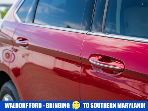 Used 2020 Ford Edge Titanium w/ Equipment Group 301A AWD/4WD image 18