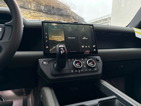 Used 2026 Land Rover Defender 110 S image 10