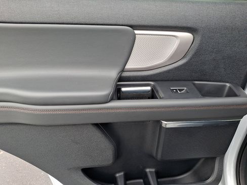 Used 2025 Ford Expedition Active image 13