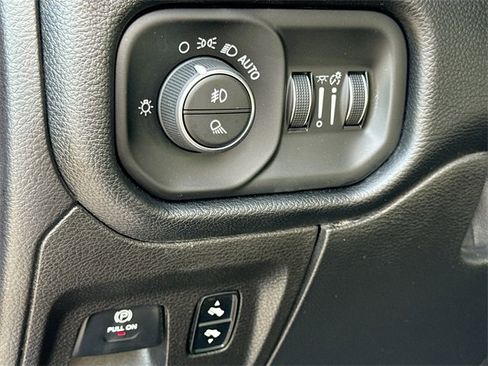 Used 2019 RAM 1500 Laramie image 11