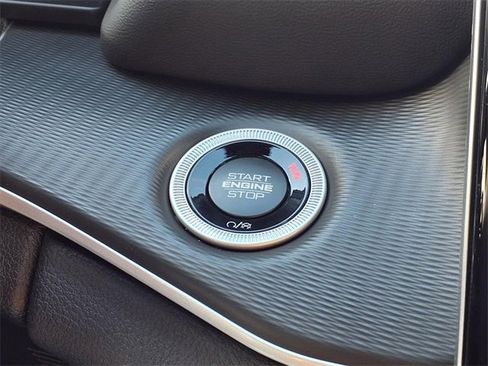 New 2025 Jeep Grand Cherokee L Laredo image 5