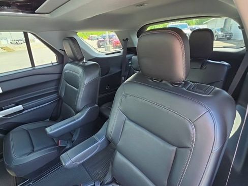Used 2023 Ford Explorer XLT w/ Equipment Group 202A AWD/4WD image 15