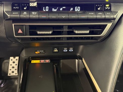 Used 2025 Toyota Camry XSE FWD image 35