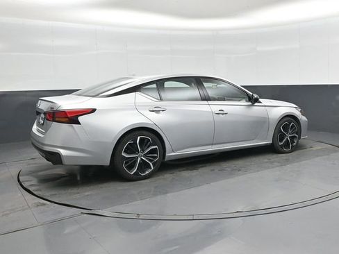 Used 2023 Nissan Altima 2.5 SR FWD image 3