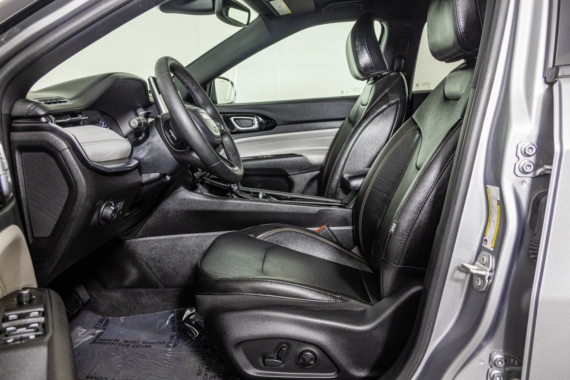 Used 2023 Jeep Compass Limited AWD/4WD image 23