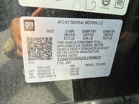 Used 2025 Chevrolet Traverse LT w/ LPO, Floor Liner Package FWD image 12