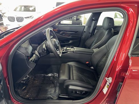 Used 2025 BMW 530i w/ M Sport Package RWD image 19