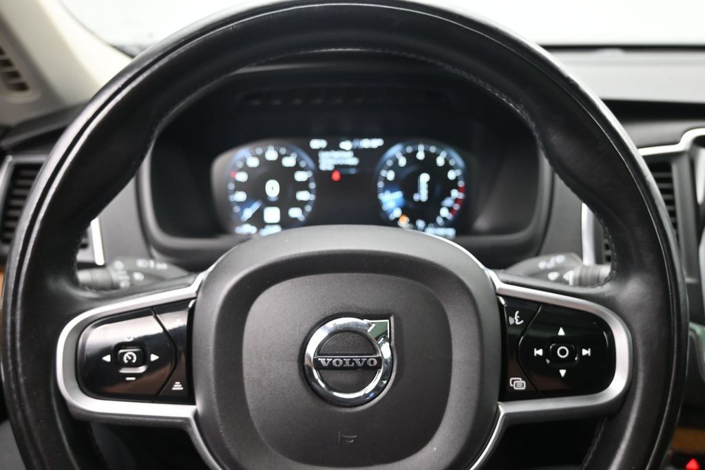 Used 2022 Volvo XC90 T6 Momentum w/ Climate Package AWD/4WD image 12