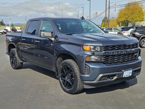 Used 2022 Chevrolet Silverado 1500 Custom w/ LPO, Blackout Package AWD/4WD image 8
