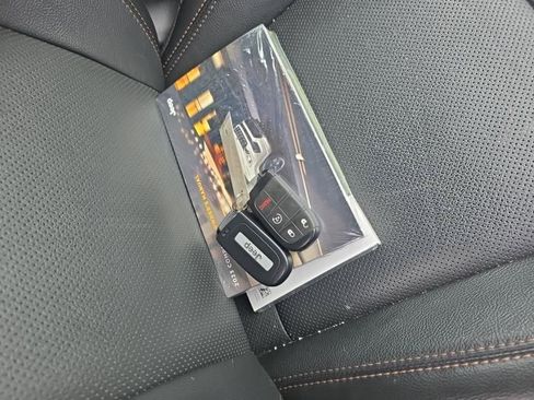 Used 2023 Jeep Compass Limited AWD/4WD image 12