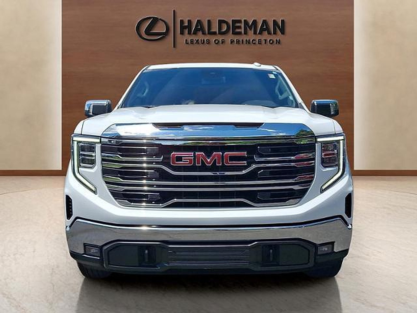Used 2026 GMC Sierra 1500 SLT AWD/4WD image 2