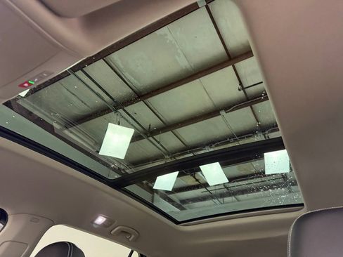 Used 2022 Volkswagen Atlas SE w/ Panoramic Sunroof Package image 27