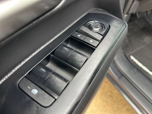 Certified 2025 Toyota Tacoma TRD Off-Road image 9