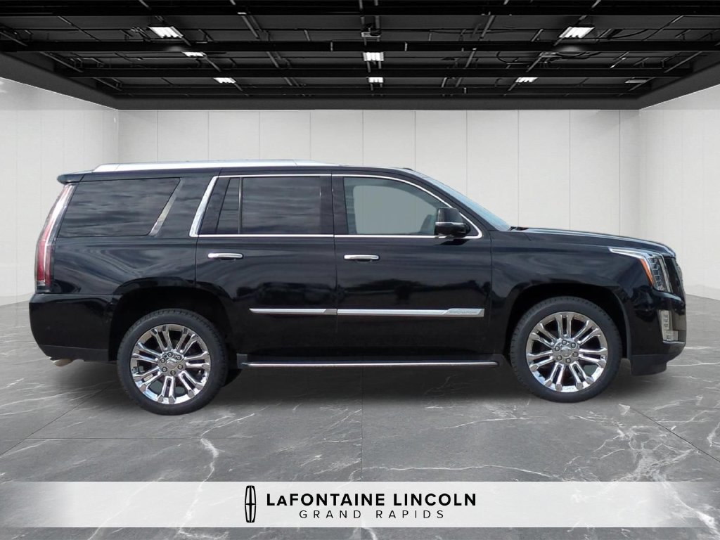 Used 2020 Cadillac Escalade Premium Luxury w/ LPO, Radiant Package AWD/4WD image 6