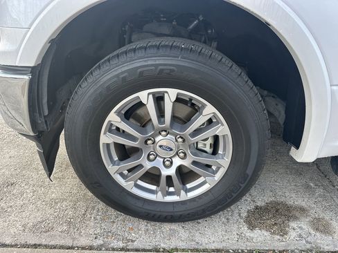 Used 2019 Ford F150 Lariat image 7