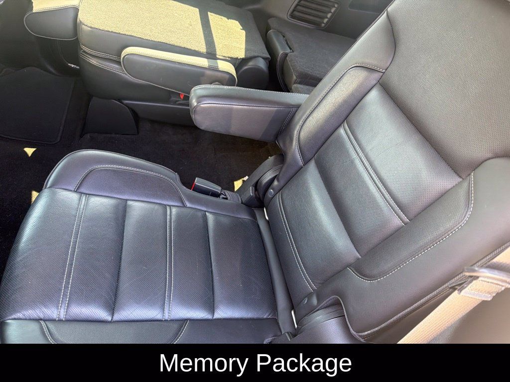 Used 2018 GMC Yukon Denali w/ Denali Ultimate Package RWD image 3