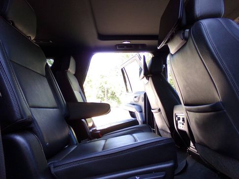 Used 2021 GMC Yukon Denali w/ Denali Ultimate Package AWD/4WD image 23
