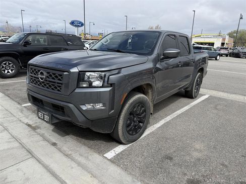Used 2022 Nissan Frontier SV image 2
