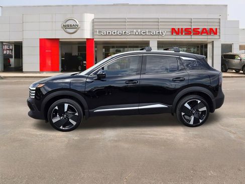 New 2026 Nissan Kicks SR FWD image 6