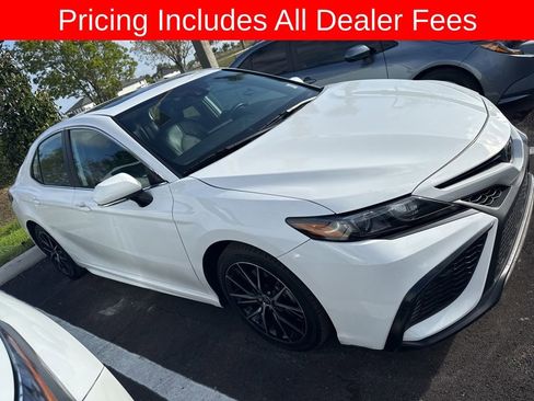 Used 2024 Toyota Camry SE w/ Convenience Package FWD image 3