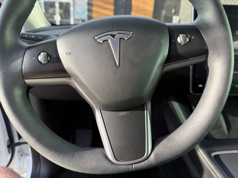 Used 2023 Tesla Model Y Performance image 27