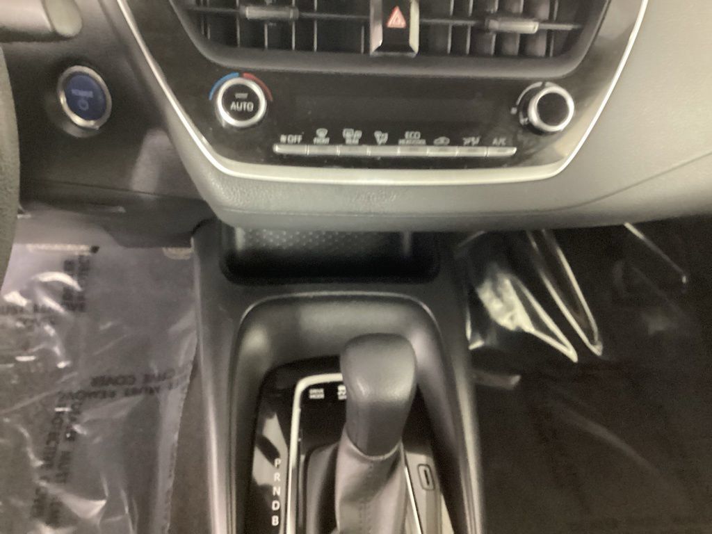 Used 2022 Toyota Corolla LE FWD image 19