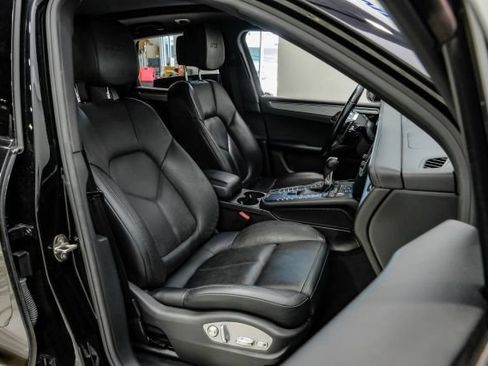 Used 2017 Porsche Macan GTS w/ Premium Package Plus AWD/4WD image 36