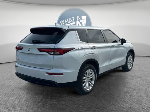 Used 2022 Mitsubishi Outlander ES AWD/4WD image 3