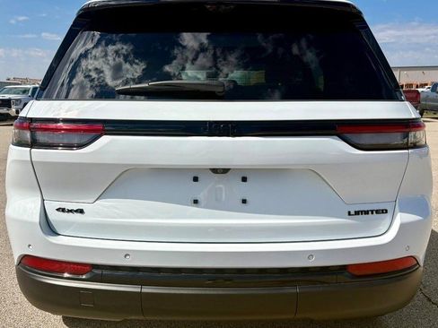 Used 2025 Jeep Grand Cherokee Limited w/ Luxury Tech Group II image 4